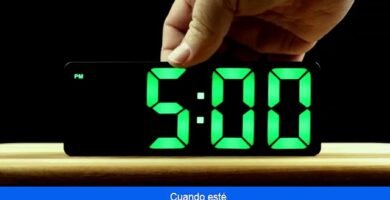 ¿Cómo funciona el reloj despertador digital?